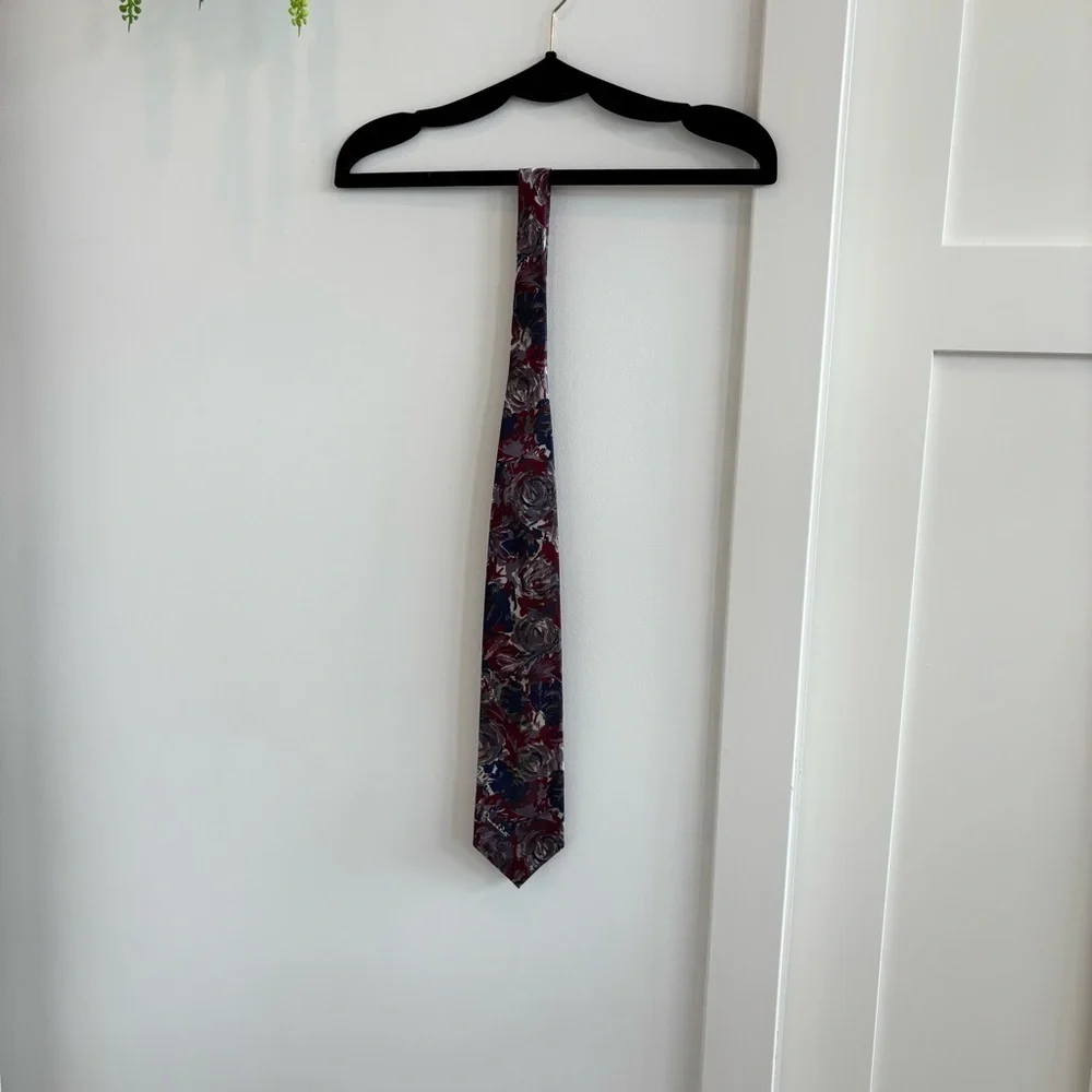Oscar De La Renta Studio Mens Vintage Floral Neck Tie Made in USA Red Blue White